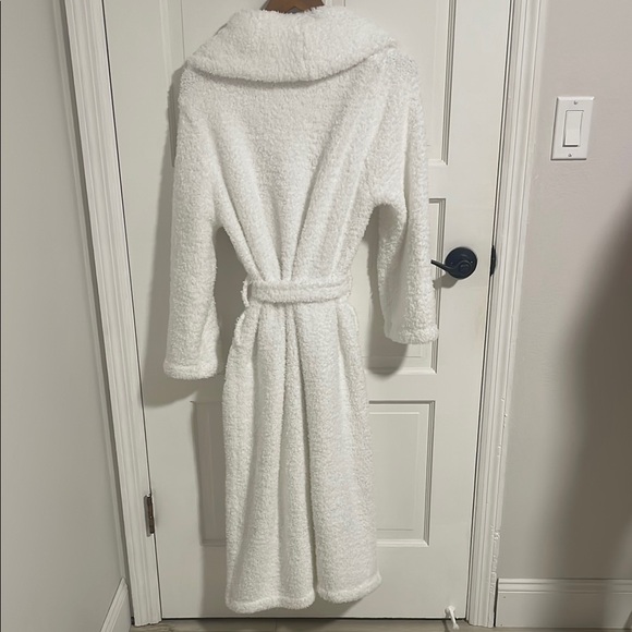 Barefoot Dreams CozyChic White Robe - Picture 6 of 9